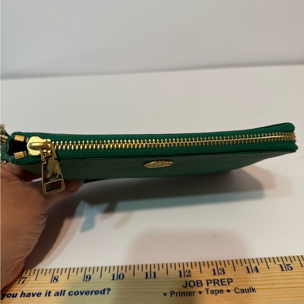 Tory Burch Emerald Green Pebbled Leather Wristlet - Picture 2 of 6